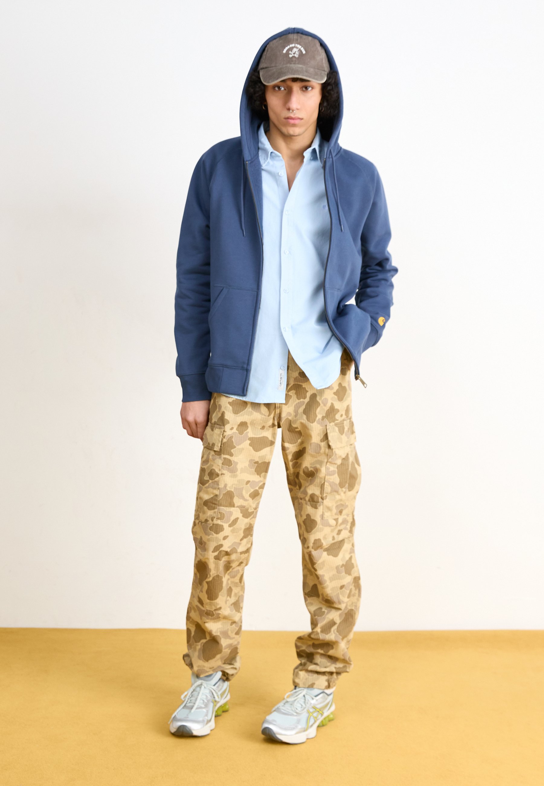 ★ドイツ発*carhartt WIP*新作*Chase ZIP フーディ/Dusky-blue★ Carhartt WIP - Hooded Chase Dusky Blue/Gold - Zipper | Impericon