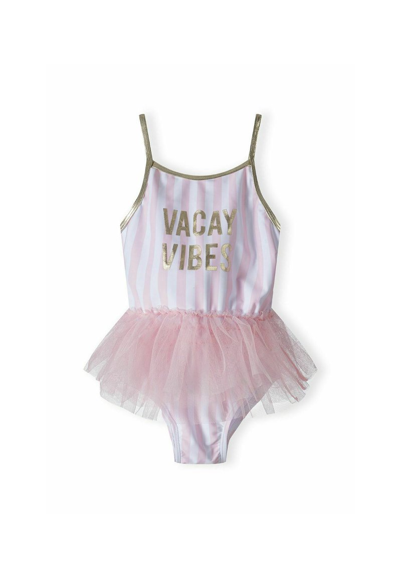 Jednodielne plavky s ružovými a bielymi pruhmi, zlatými akcentmi a tylovou sukňou. Text znie "VACAY VIBES" v zlatom fóliovom prevedení.