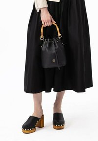 Desa Clogs - black