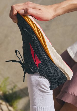 ESCALANTE RACER 2 - Road running shoes - black