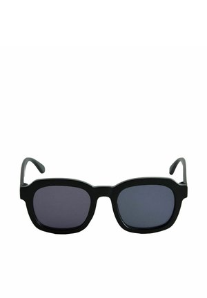 Occhiali da sole rettangolari neri con lenti scure e montature spesse, mostrati frontalmente su uno sfondo bianco.