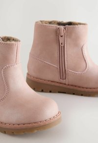 Next WIDE FIT- ZIP TASSEL  - Botas para la nieve - pink