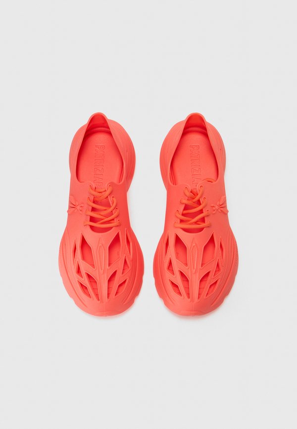 Trainers - coral fluo2