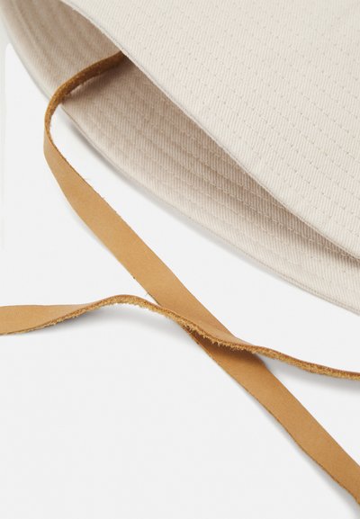 By Malene Birger PIOVAS - Chapeau - white