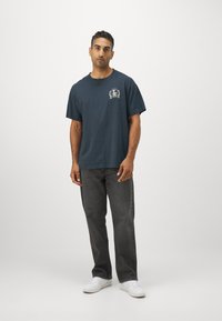 Legacies LEGACIES DROP TEE - Trükipildiga T-särk - vintage black