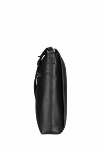 Borsa in pelle nera con profilo slim, dotata di tracolla, texture liscia, cuciture sottili e chiusura con zip in cima.
