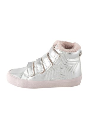 Sølv højtop sneakers med tre velcro stropper, lyserød blød foring, stjerne-syning på siden og en lys rosa gummisål.