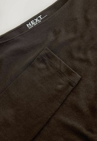 Unselected, chocolate brown