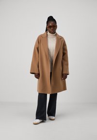 Tommy Hilfiger Curve BELTED COAT - Classic coat - light sepia brown