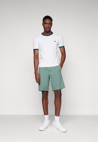GAP ESSENTIAL SHORT - Šortky - laurel wreath green