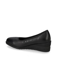 Scarpa con zeppa in pelle nera, dalla punta arrotondata e dalla superficie liscia. Presenta un tacco a zeppa basso e una suola scanalata per una migliore aderenza.