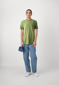 Oakley RELAX TEE 2.0 - T-shirt basic - fern