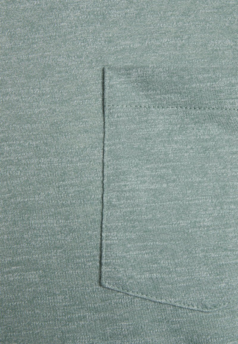 Herren T-Shirts basic | TOM TAILOR GRINDLE CREWNECK T-Shirt basic smoke green grindle/dunkelgrün - TO72398 Herren T-Shirts basic | TOM TAILOR GRINDLE CREWNECK T-Shirt basic smoke green grindle/dunkelgrün - TO72398