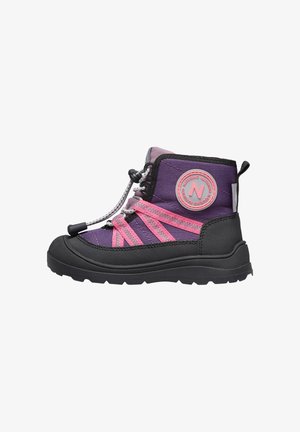 Stivale viola e nero con accenti rosa, con tomaia in tessuto strutturato, suola in gomma e lacci elastici per una calzata sicura. Dettaglio logo rotondo.