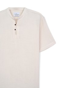 Camicia a maniche corte color beige chiaro con colletto alla mandarino, patta con tre bottoni e tessuto testurizzato. Design a vestibilità regolare.