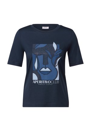 Donkerblauwe katoenen T-shirt met korte mouwen, voorzien van een grafisch ontwerp van een gezicht en bladeren, met de tekst "APERITIVO CLUB AMALFI COAST".