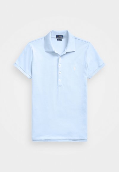 Helehelesin helesinine polo-särk, mis on valmistatud pehmest puuvillast. Särgil on kraega kaelus, lühikesed varrukad, kolme nupuga klapp ja rinnal väike valge logo.