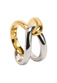 Wzajemnie połączone pierścienie ze złota i srebra, z gładkimi, polerowanymi powierzchniami oraz zaokrąglonymi kształtami z motywem skrętu.