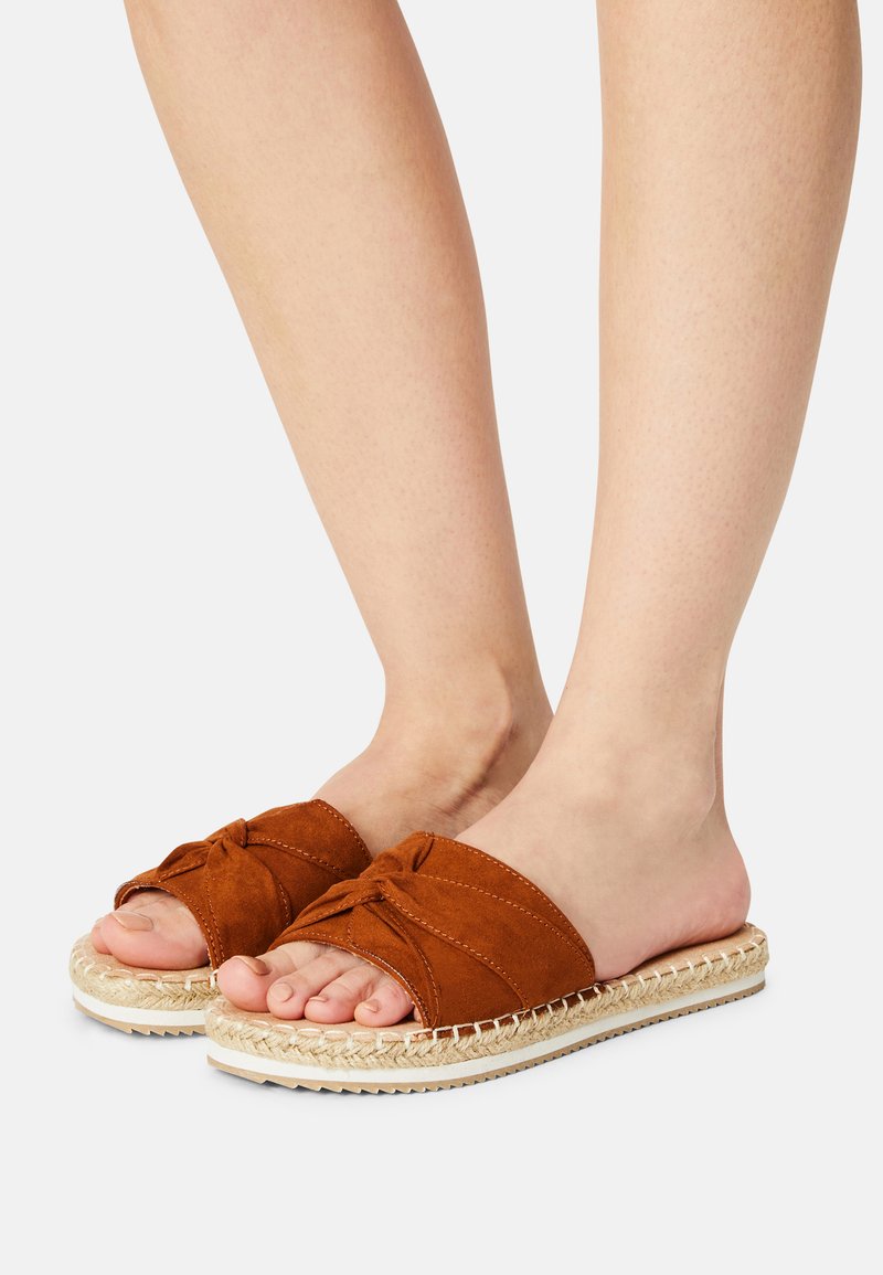 Bullboxer - Mules - cognac, Enlarge