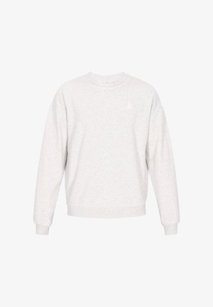 Lichtgrijze trui met een zachte textuur, ronde halslijn, lange mouwen en een subtiel ankerlogo op de linkerborst. Geribbelde boorden en zoom.