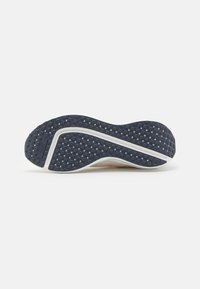 Nike Performance INTERACT RUN - Trail running shoes - sail/total orange/platinum tint/summit white/thunder blue/light iron ore
