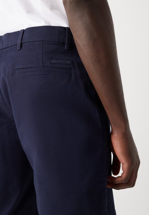 MODERN CHINO - Shorts - dark sapphire2