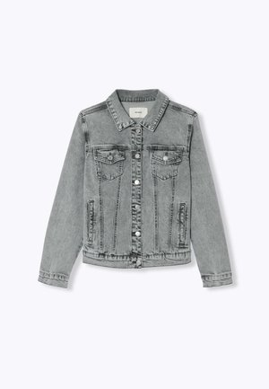 Veste en denim gris avec un col classique, boutons-pression à l'avant, deux poches poitrine et poches latérales. Présente une texture légèrement déchirée.