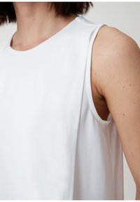 comma MIT LAYERING DETAIL - Bluzka