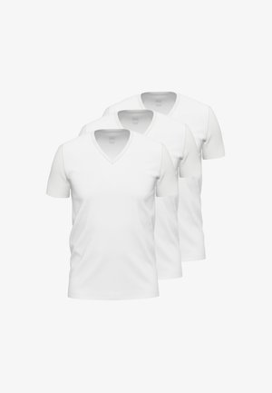 Trzy białe bawełniane koszulki polo z dekoltem w serek, ułożone w rzędzie, z krótkimi rękawami i gładką fakturą. Brak wzorów lub akcentów.
