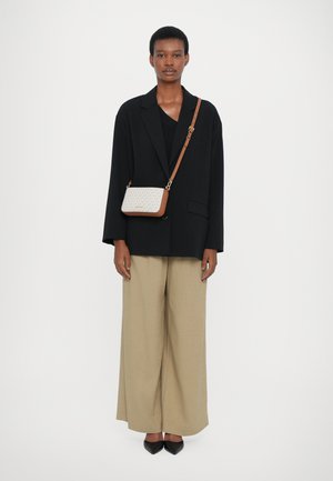 BRYANT - Handbag - vanilla
