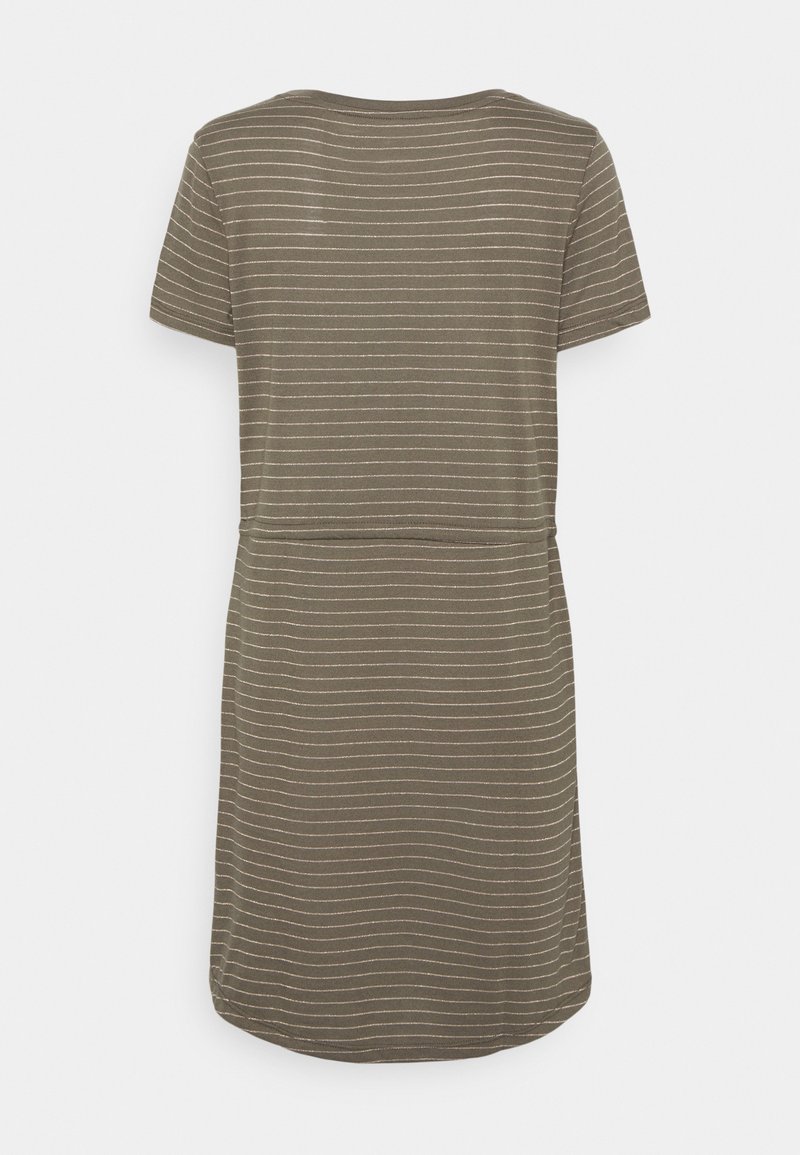 Vestido de mangas curtas em verde-azeitona com linhas douradas subtis. Apresenta um corte descontraído e uma cintura ajustada para dar forma. Tecido de textura suave.