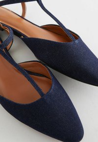 Next FOREVER COMFORT - Baletkurpes ar atvērtu aizmuguri - denim