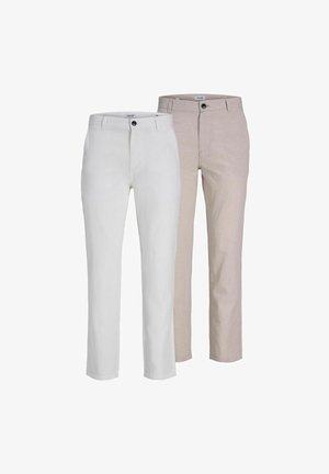 Deux pantalons : un blanc et un beige clair. Les deux ont une coupe droite, une fermeture à bouton et un tissu lisse avec une texture subtile.