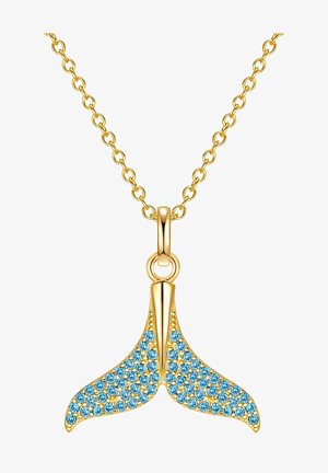 Collar de oro con un colgante en forma de cola de ballena adornado con cristales azules, que presenta un acabado pulido y delicados eslabones de cadena.