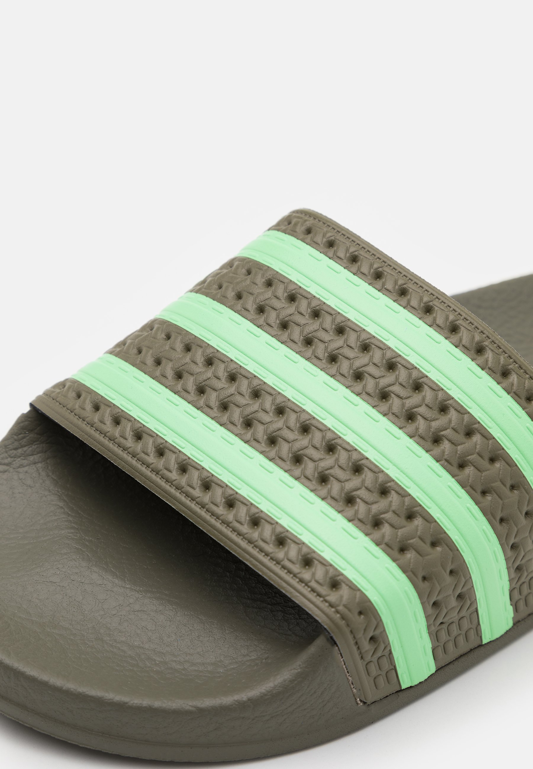 adidas Originals ADILETTE UNISEX - Sandalias planas - legacy green/glory  mint/menta - Zalando.es