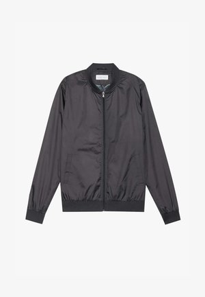 Schwarze Bomberjacke aus leichtem, glattem Material mit Reißverschluss, geripptem Kragen, Bündchen und Saum; bietet Seitentaschen.