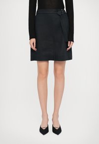 MM SCOGLIO - Trapecinis sijonas - black