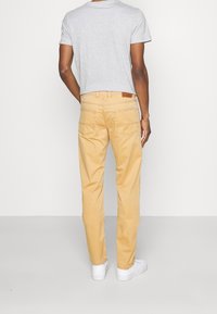 bugatti Tygbyxor - yellow