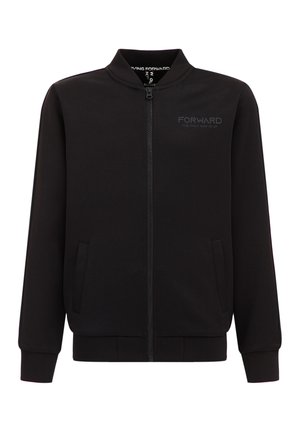 Sort bomberjakke lavet af blødt stof, med lynlås foran, ribbede manchetter og sidelommer. Inkluderer diskret branding på brystet.