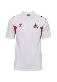 Vit pikétröja med röda detaljer och logotyp. Har en klassisk krage, korta ärmar och en stiliserad getemblem på bröstet.