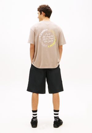 SIGN CIRCLE TEE  - Nyomott mintás póló - limestone dust