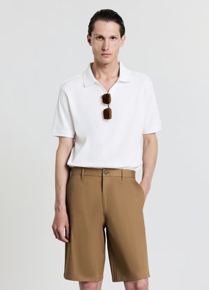 Calliope CENTRALE - Shorts - tabacco