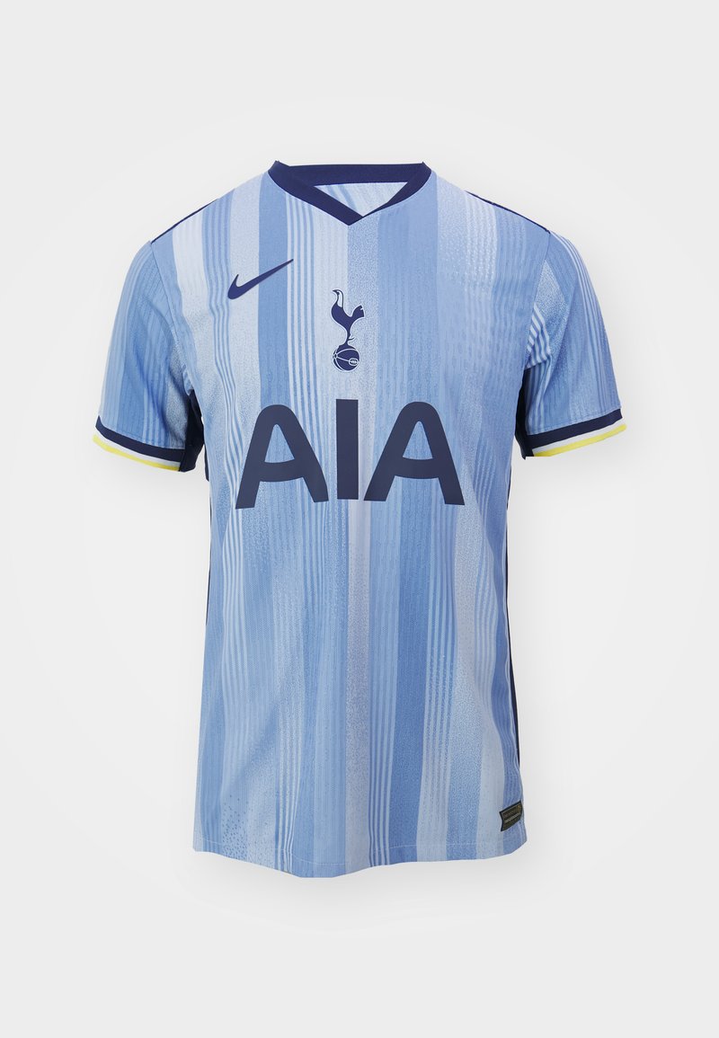 Jasnoniebieska i biała w paski koszulka piłkarska z krótkim rękawem, z granatowym kołnierzykiem, logo sponsora "AIA", łyżwa Nike oraz herb Tottenham Hotspur.
