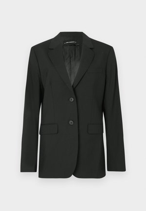 Blazer nero con rever a punte, due bottoni e due tasche frontali. Tessuto liscio con dettagli cuciti e fodera interna semplice.
