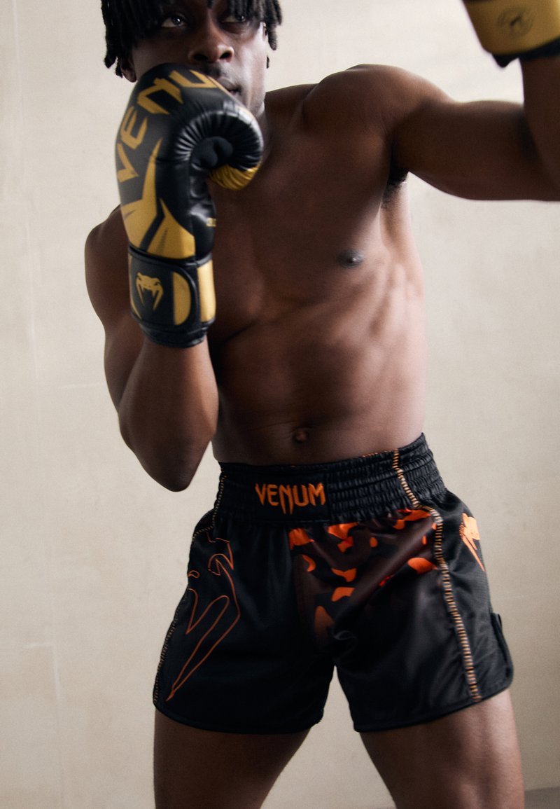 Venum - GIANT MUAY THAI SHORTS - Sports shorts - black/orange, Enlarge