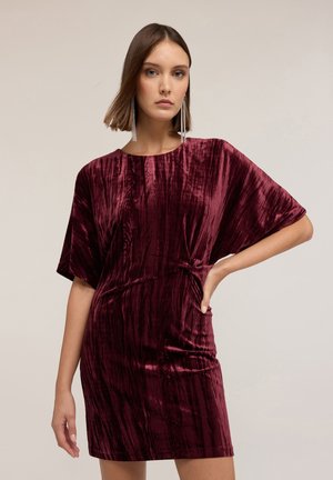 Cocktailklänning - bordeaux