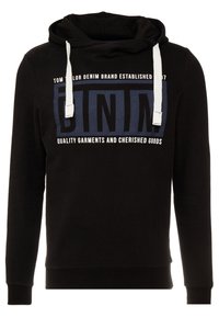 Czarna bluza z kapturem z grafiką na przodzie, która zawiera napis "DNM" w kolorze niebieskim oraz "QUALITY GARMENTS AND CHERISHED GOODS" w kolorze białym. Posiada białe sznurki.