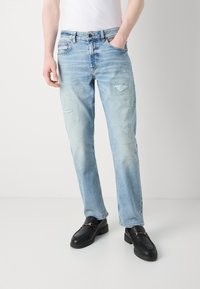 BOSS TROY - Traperice ravnih nogavica - bright blue