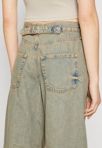 BDG Urban Outfitters LOGAN  - Brīva piegriezuma džinsi - dirty blue