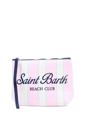 Kleine rechthoekige etui met roze en witte verticale strepen, een marineblauwe ritssluiting, polsbandje en de tekst "Saint Barth Beach Club" aan de voorkant.